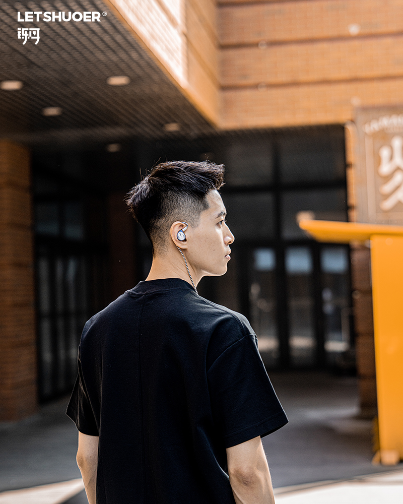 letshuoer's tweet image. “My winter nights are taken up by static, stress and holiday shopping traffic.”
Let the S15 accompany you during this fleeting season and these precious moments worth cherishing. ❄️❄️

letshuoer.net/products/letsh…

#WinterVibes #letshuoer #earphone #iem #hifi #audiophile #s15