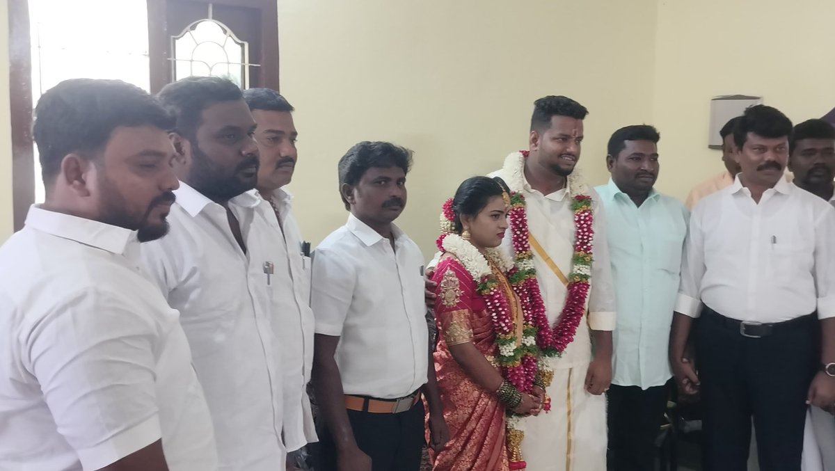 senthamilan2757's tweet photo. நாமக்கல் [மையம்] மாவட்டம்,நாமக்கல், ப.வேலூர் சட்டமன்ற தொகுதிகளில்..

பல்வேறு குடும்பவிழாவில் தலைவர் நாகை.திருவள்ளுவன் பங்கேற்று சிறப்பித்து மணமக்களை வாழ்த்தினார். https://t.co/Cid6hEuHjA