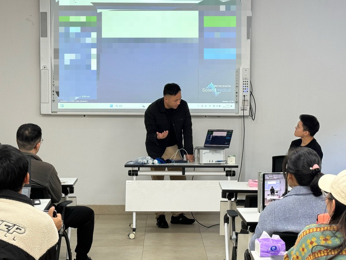 Brainsaise's tweet photo. #HD-tDCS equipment training, a programmable #HD-tES equipment from the @SoterixMedical brand, Chinese researchers have equipment needs can contact me at any time ~ #China https://t.co/KAOtf8qgZt