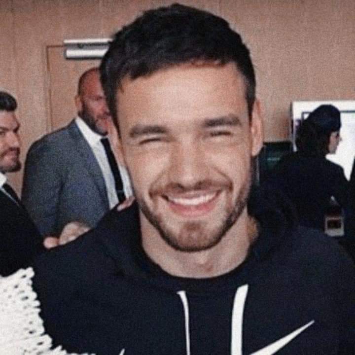 Después de 3 largas semanas por fin regresaste a casa con tu familia, por fin podrás descansar en paz Liam vuela alto, ángel🕊️🤍

Te amo por siempre, Liam Payne 🤍