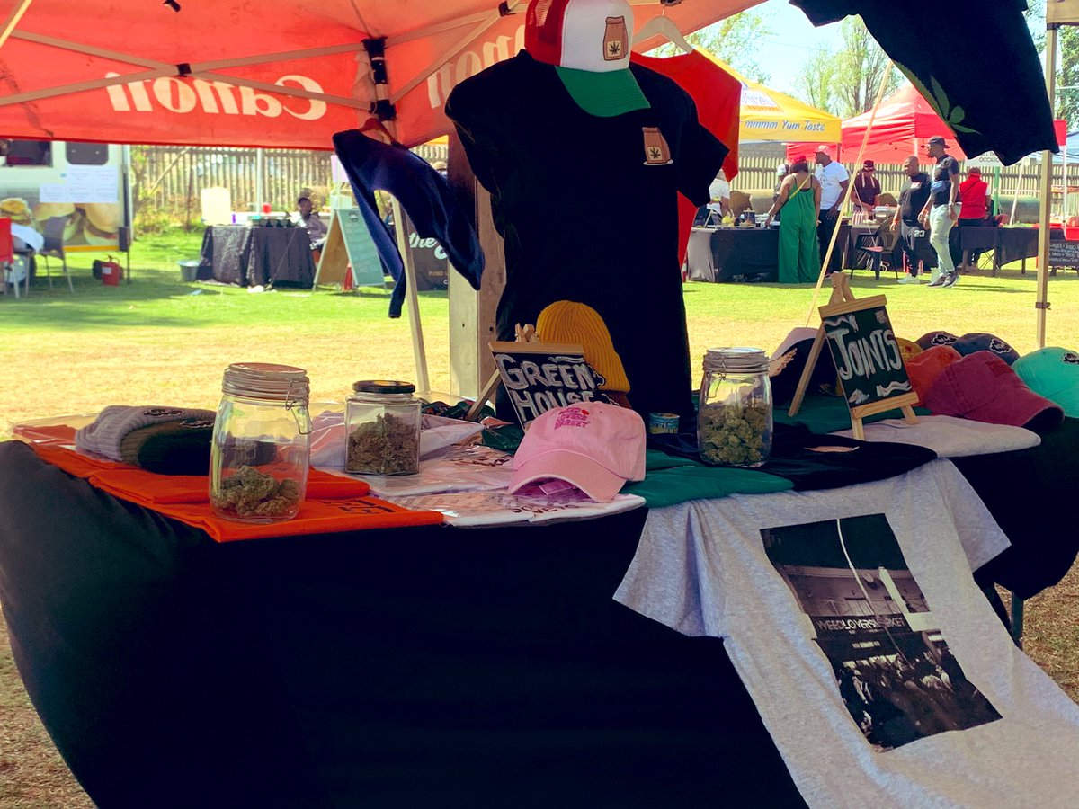 weedloversstore's tweet image. Throw Back To The Other Day at Elkah Stadium with @JamsOnIceSoweto ❤️🍃

#ItsNotJustABrandItsAMovent
#MISSUNDERSTOOD
#TheNewKOOL 

Any stalls available for this year’s event “ 15th December “???