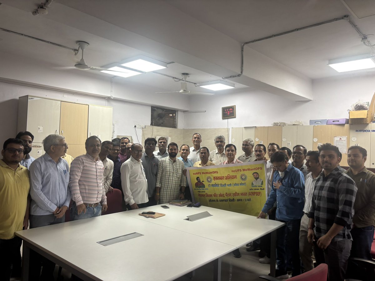 17 नवंबर को पुरानी पेंशन बहाली के लिए गूंजेगी दिल्ली

आज दिनांक 06.11.2024 को दिल्ली प्रदेश अध्यक्ष विनोद यादव के नेतृत्व में राजकीय बाल विद्यालय नं.1,2,3 नजफगढ़,राजकीय बाल विद्यालय, स्टेडियम (नजफगढ़)व राजकीय बाल विद्यालय, धर्मपुरा में हस्ताक्षर अभियान चलाया गया।जिसमें दिल्ली