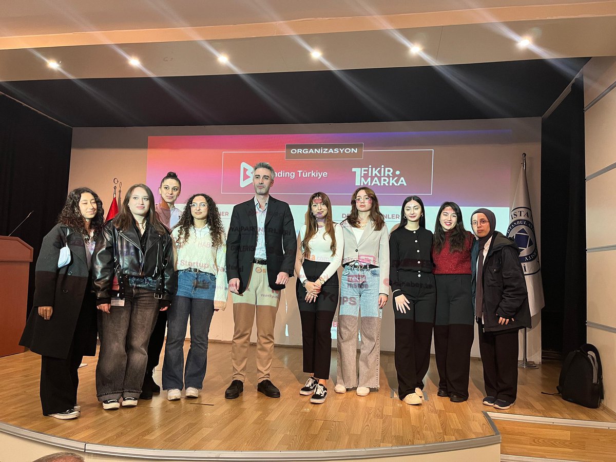 hitatolyekou's tweet photo. 📌Halkla İlişkiler Tanıtım (HİT) Atölyesi olarak, 4 Kasım'da İstanbul Aydın Üniversitesi'nin (İAU) ev sahipliğinde, Branding Türkiye ve 1Fikir1 Marka organizasyonuyla hazırlanan "EduTalks: Üniversite Buluşmaları" etkinliğine katılım sağladık.

 #KocaeliÜniversitesi #EduTalks https://t.co/EOCm2E0sdi