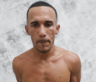 focoelho's tweet photo. Homem que tentou assaltar clínica e trocou tiros com policial à paisana em Mossoró é preso pela polícia civil https://t.co/zq4onZFgxK
Ao tentar impedir o crime, o policial e o assaltante entraram em uma troca de tiros, mas ninguém ficou ferido. https://t.co/HbEwNAL9Lu