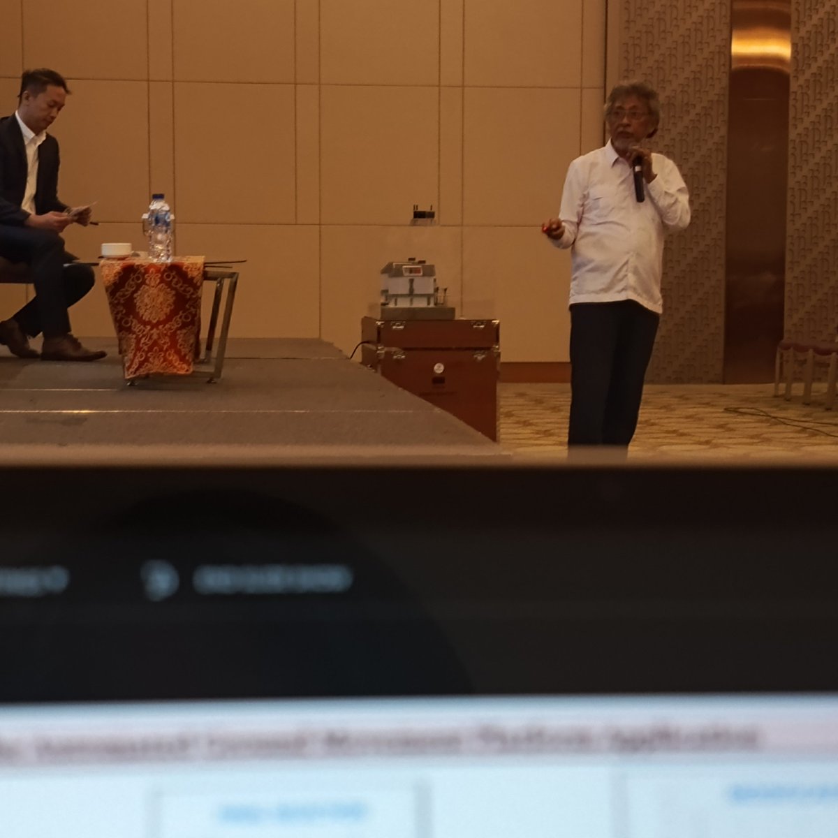 kemlonih's tweet photo. Belajar dulu tentang gempa.. biar bisa disimulasikan pake #BIM bareng #PMBI /#IBIMI https://t.co/RYR68uIRn3