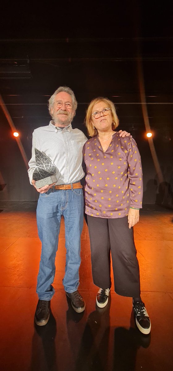 Molt contenta pel primer premi a l’Excel.lència Empresarial Ricard Simón <a href="/Olotuit/">Ajuntament d'Olot</a>  que ha rebut el nostrre amic i col.laborador Xavier Codina i Güell <a href="/RatafiaRusset/">Ratafia Russet</a>