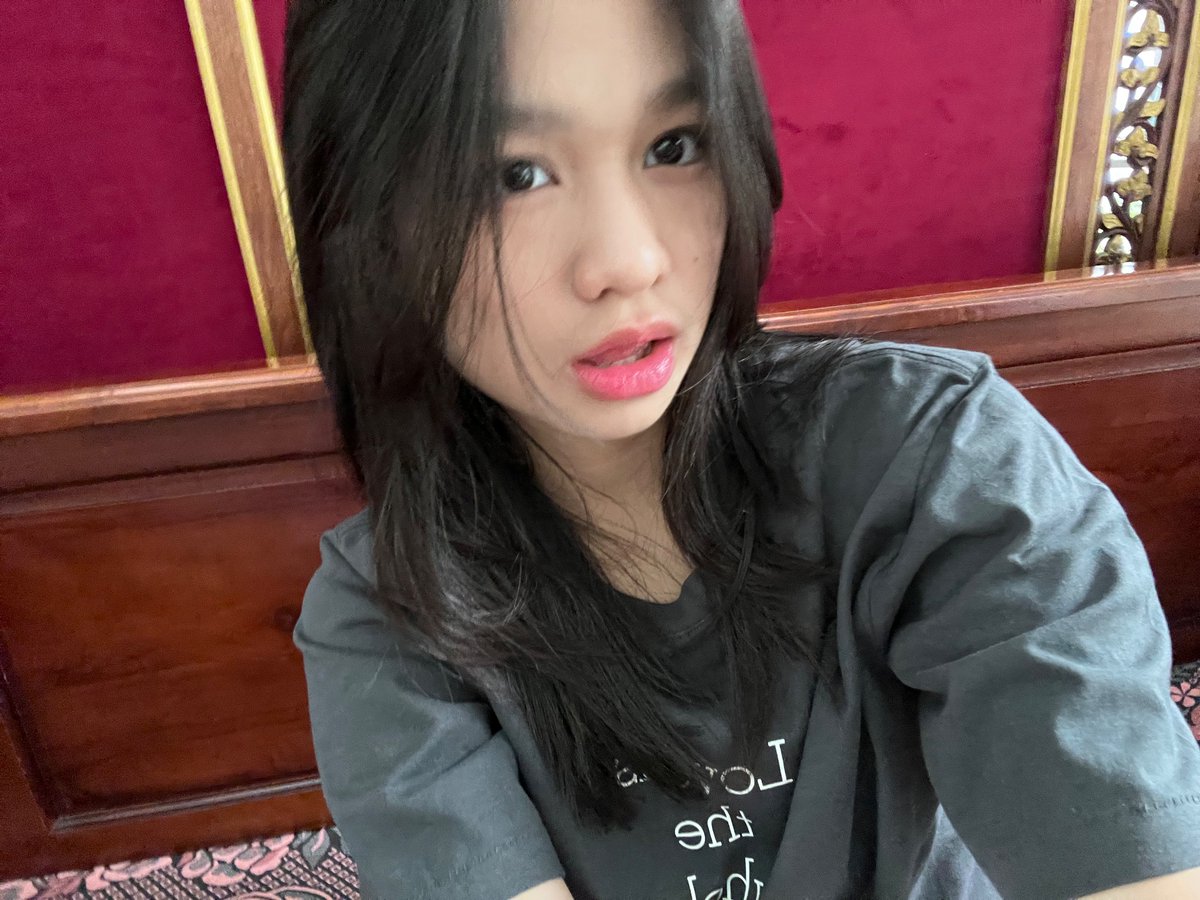 Nala_JKT48's tweet photo. thank youu live idn hari inii‼️‼️ ini pap buat klian heheheh slamat yaaa hbd deh buat kamuu🤗🤗🤗 https://t.co/OKFTFeiv59
