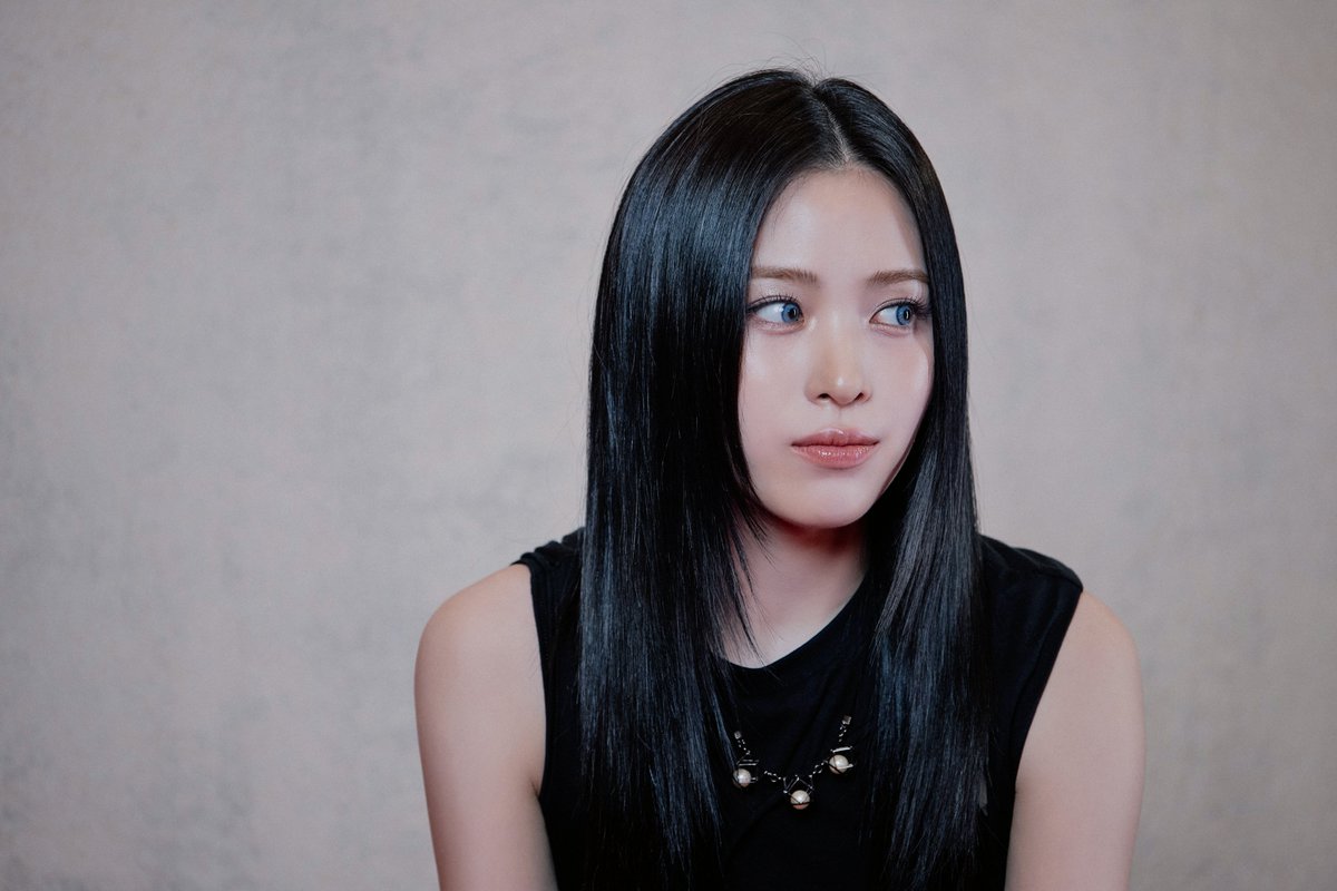 ITZY "Imaginary Friend" BEHIND PHOTO 📸 
#RYUJIN #류진

Imaginary Friend M/V
🎬 youtu.be/NrUlydECU-8

#ITZY #MIDZY <a href="/ITZYofficial/">ITZY</a>
#ITZY_GOLD
#ITZY_ImaginaryFriend