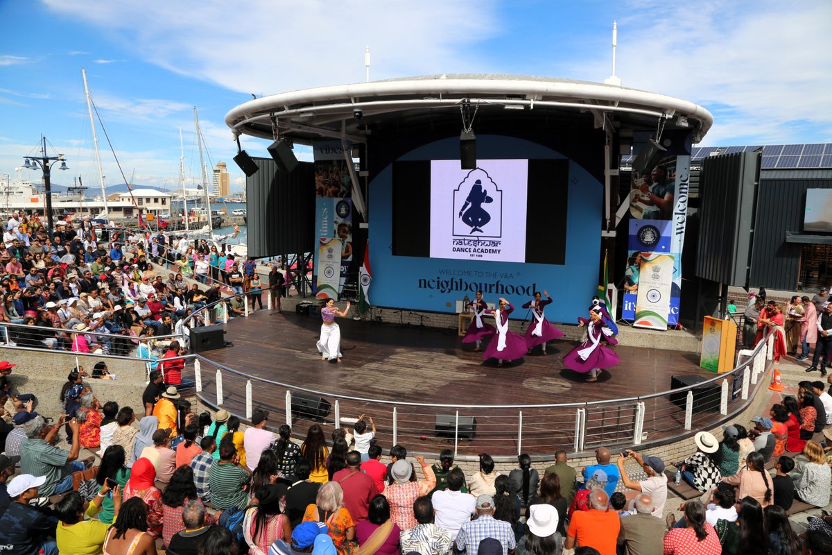 IndiainCapeTown's tweet image. Thanks to the unstinted support received from various cultural dance and music groups in Western Cape, the Diwali celebrations @VandAWaterfront  were a great success! @TaareDance @Nateshwar_SA @hci_pretoria @prabhatk @MinOfCultureGoI #Diwali2024