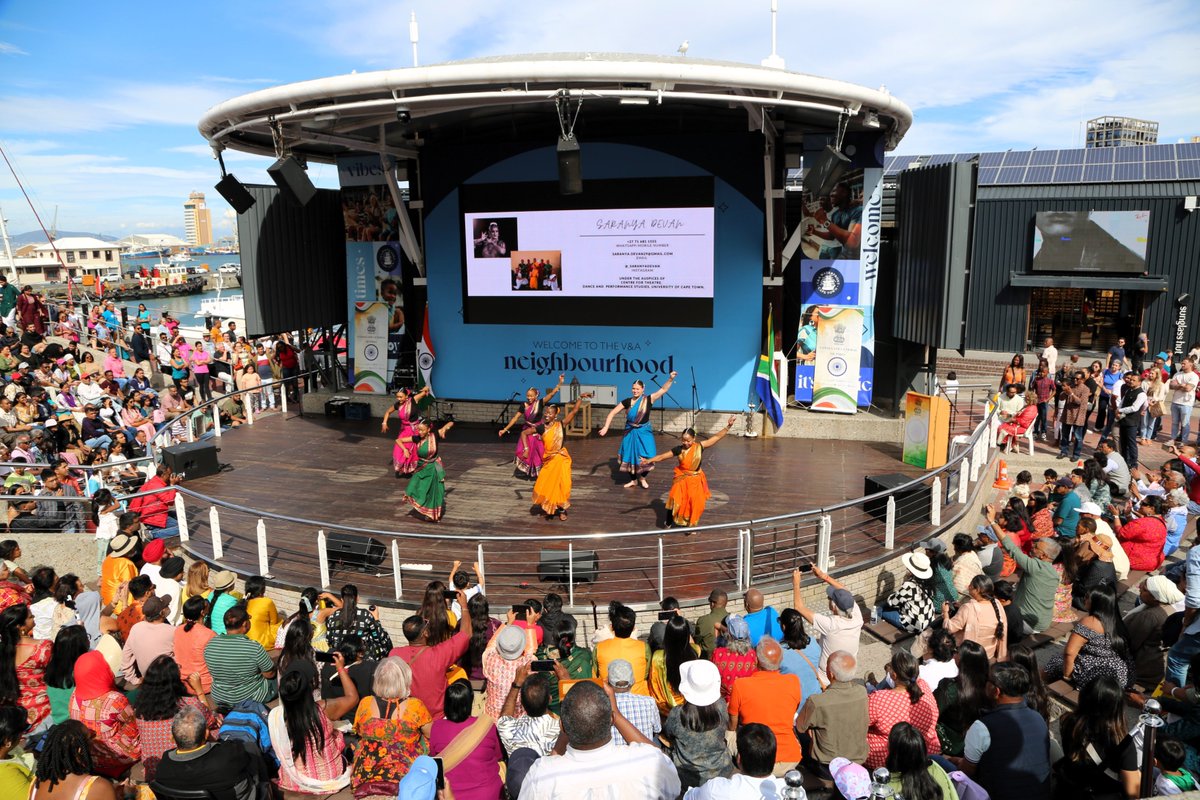 IndiainCapeTown's tweet image. Thanks to the unstinted support received from various cultural dance and music groups in Western Cape, the Diwali celebrations @VandAWaterfront  were a great success! @TaareDance @Nateshwar_SA @hci_pretoria @prabhatk @MinOfCultureGoI #Diwali2024