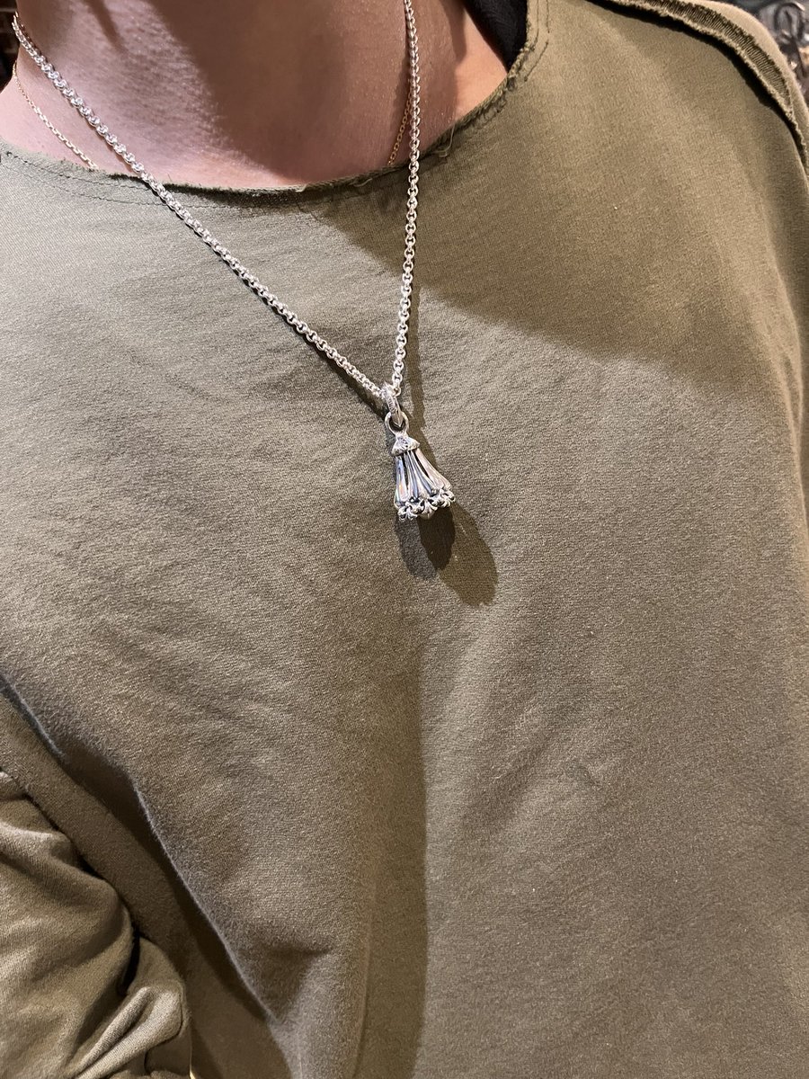 giftrover_2022's tweet photo. ★LONEONES★

NEW!!
お待たせしました新作Chrome Bell

Small 2点　
Medium 1点
入荷しております♪

音色も一味違います
是非実物見に来て下さい

#silver925 #シルバーアクセサリー #シルバー925 #群馬シルバーアクセサリー #高崎シルバーアクセサリー #giftrover #loneones #ロンワンズ https://t.co/mxFLMQrZdG