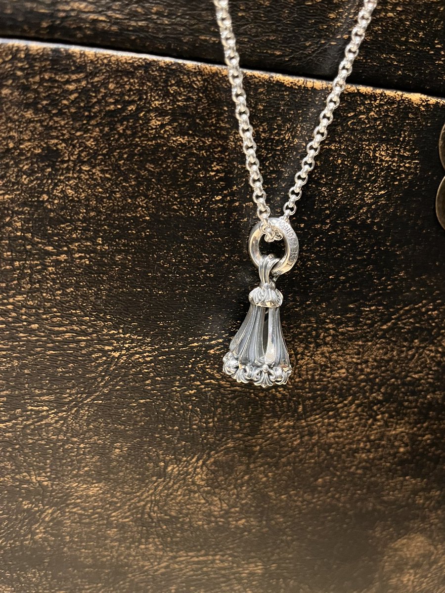 giftrover_2022's tweet photo. ★LONEONES★

NEW!!
お待たせしました新作Chrome Bell

Small 2点　
Medium 1点
入荷しております♪

音色も一味違います
是非実物見に来て下さい

#silver925 #シルバーアクセサリー #シルバー925 #群馬シルバーアクセサリー #高崎シルバーアクセサリー #giftrover #loneones #ロンワンズ https://t.co/mxFLMQrZdG