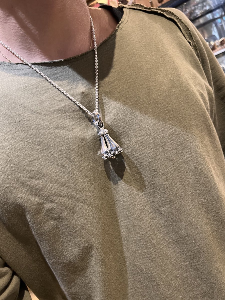 giftrover_2022's tweet photo. ★LONEONES★

NEW!!
お待たせしました新作Chrome Bell

Small 2点　
Medium 1点
入荷しております♪

音色も一味違います
是非実物見に来て下さい

#silver925 #シルバーアクセサリー #シルバー925 #群馬シルバーアクセサリー #高崎シルバーアクセサリー #giftrover #loneones #ロンワンズ https://t.co/mxFLMQrZdG