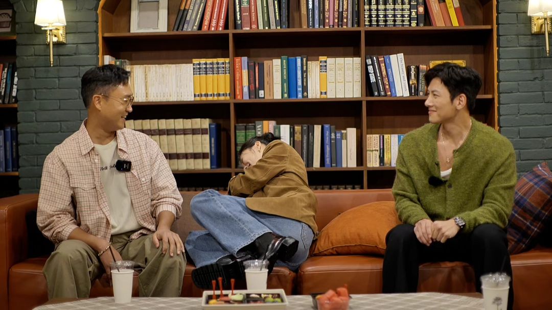 BIGBANGMusic_'s tweet photo. 📢GLOBAL VIP

Zip Daesung's guests for Ep. 30 are Actors Ji Chang Wook, Joo Woon Jin, and Ha Yoon Kyung of Disney Plus Drama 'Gangnam Beside' 💛

#대성 #DAESUNG #DLITE #집대성 https://t.co/RusqsFFedJ