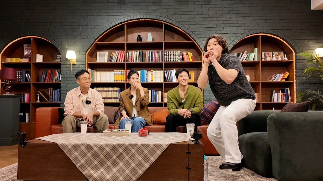 BIGBANGMusic_'s tweet photo. 📢GLOBAL VIP

Zip Daesung's guests for Ep. 30 are Actors Ji Chang Wook, Joo Woon Jin, and Ha Yoon Kyung of Disney Plus Drama 'Gangnam Beside' 💛

#대성 #DAESUNG #DLITE #집대성 https://t.co/RusqsFFedJ