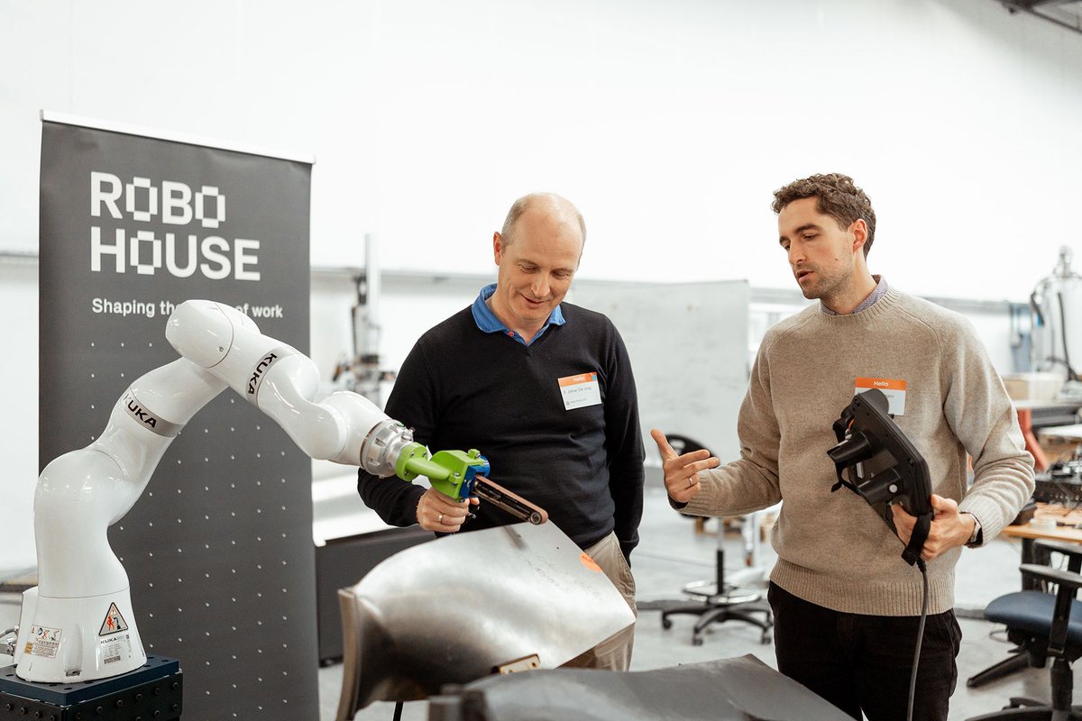 alionbv's tweet photo. Bedrijven in de techniek hebben het vaak over specificaties, terwijl je juist je waarde moet bespreken. Alion bezoekt veel events en beurzen rond tech. Zoals laatst bij 'Industrie 4.0: fabriek van de toekomst': https://t.co/ogFVfo3rGY #tech #industrie https://t.co/ybg80HN7Au