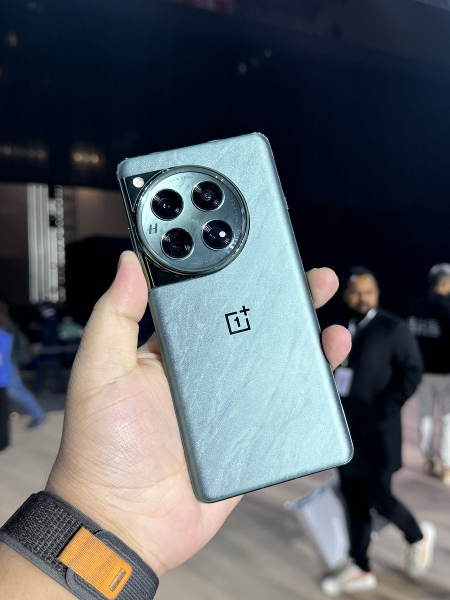 ishanagarwal24's tweet image. OxygenOS 15 based on Android 15 is now rolling out to OnePlus 12 users globally including 🇮🇳 India!

Check in software update settings or wait a bit for it to roll out to your device. #OnePlus12 #OxygenOS15