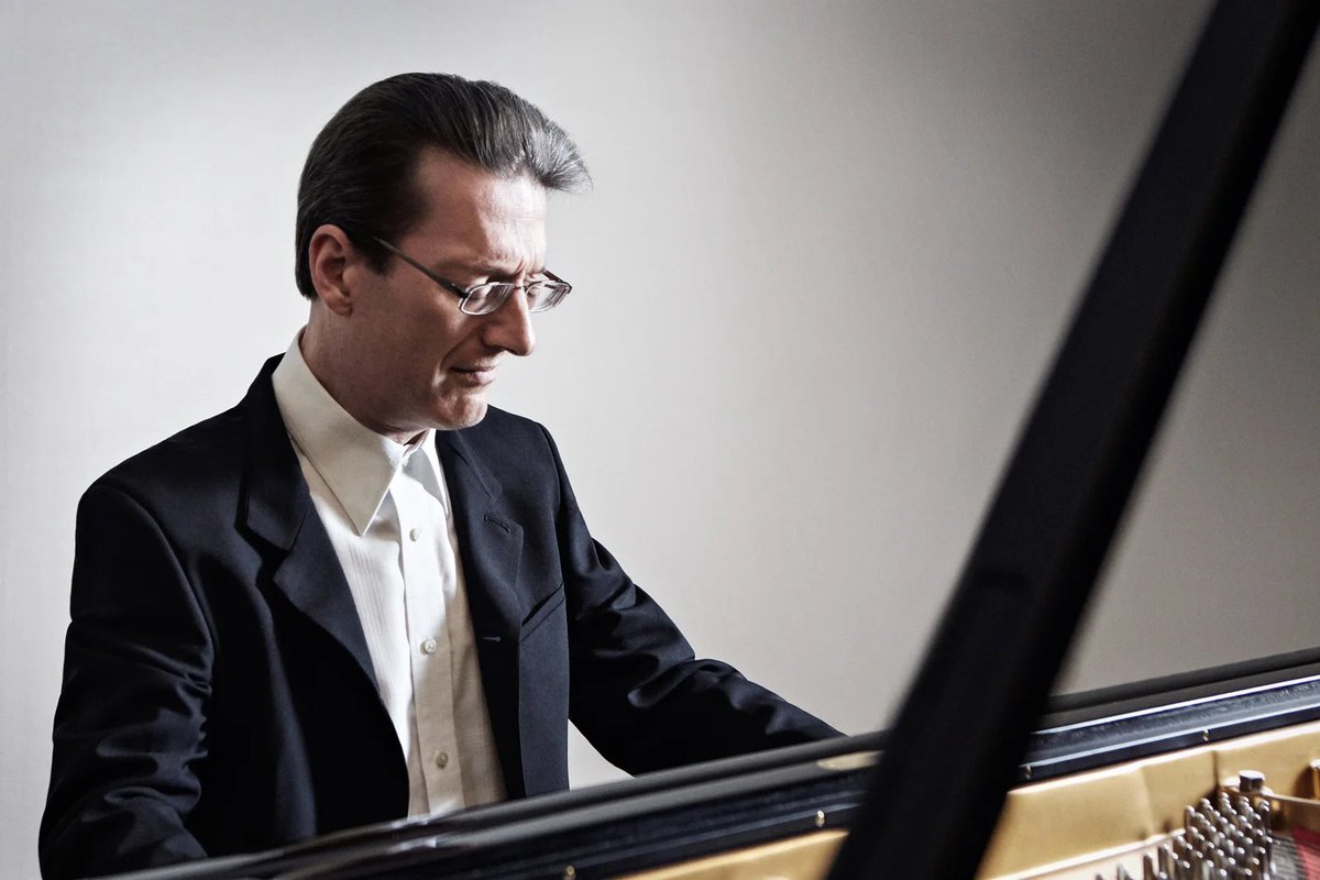 PremierClassical (@premierclassica) on Twitter photo Llŷr Williams appears on <a href="/BBCRadio3/">BBC Radio 3</a> <a href="/BBCInTune/">In Tune BBC Radio 3</a> this evening to perform music from his new album of Brahms, out now on <a href="/SignumRecords/">Signum Classics</a>🎶
💿lnk.to/BrahmsEarlyLat…
📻bbc.co.uk/programmes/m00… Llŷr Williams appears on <a href="/BBCRadio3/">BBC Radio 3</a> <a href="/BBCInTune/">In Tune BBC Radio 3</a> this evening to perform music from his new album of Brahms, out now on <a href="/SignumRecords/">Signum Classics</a>🎶
💿lnk.to/BrahmsEarlyLat…
📻bbc.co.uk/programmes/m00…