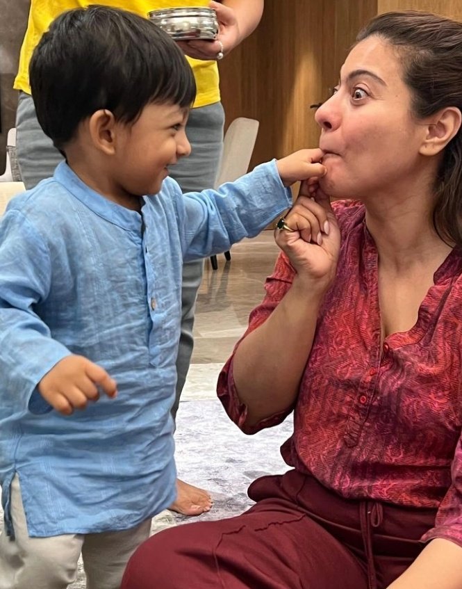 SRKAJOL_30's tweet image. Sooo cute 🥹🫶🏻
@itsKajolD
#kajol #happybaby #postinstagram