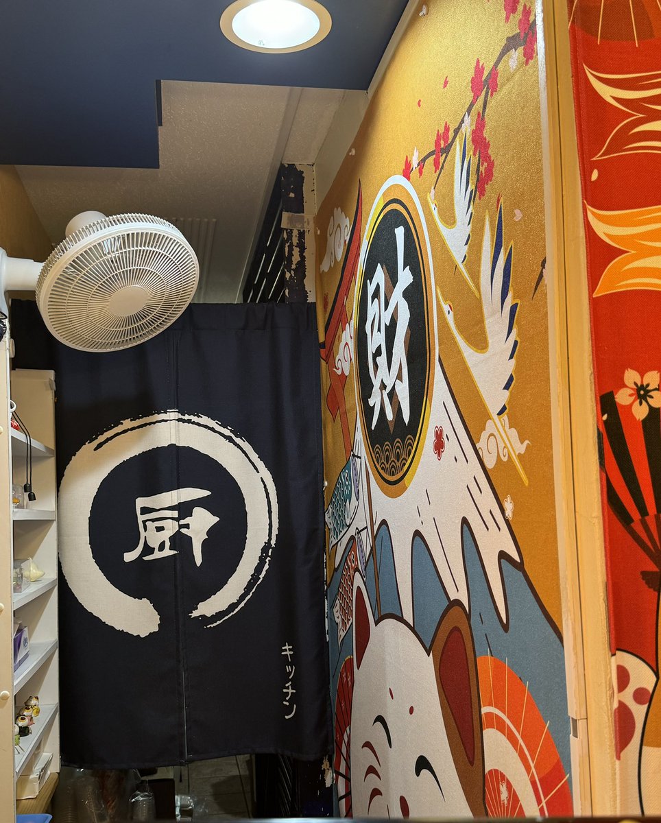 oo79864432's tweet photo. caTea(キャットティー) 🐈 日暮里店
7回目 😄
2か月近くぶり。
仙草🌱紅茶ミルクティー(タピオカ入り)L 640円
タピ中大粒もっちり。
仙草ゼリー苦くてよいねー
たっぷり入ってる👍
隠れ家イートインでゆたーり🦭
BGMきょうは中華pops🎤
#タピ活 #タピオカ #catea #キャットティー #日暮里 https://t.co/hC3aaHyfpN