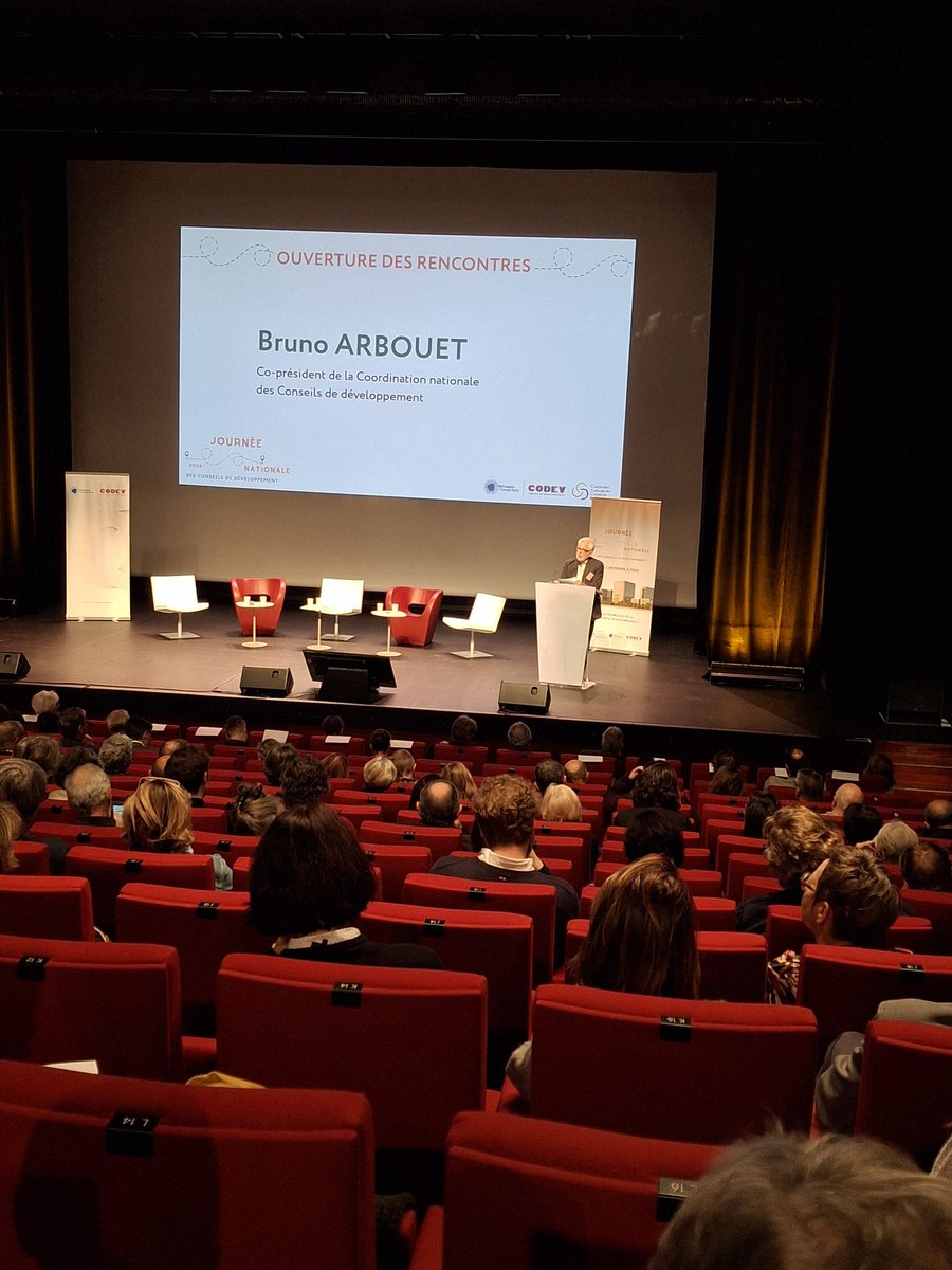 RBoeufAlary's tweet photo. Aujourd'hui à Paris à @laBnF pour la journée nationale des Conseils de développement afin d'y représenter le CoDev de @NiortAgglo 🇫🇷
Propos introductif de Bruno Arbouet, Co-président de @CoordNatCD.
Journée Intéressante en perspective !
#Niort #NiortAgglo #CDCAN https://t.co/7TpJ7h1F1m