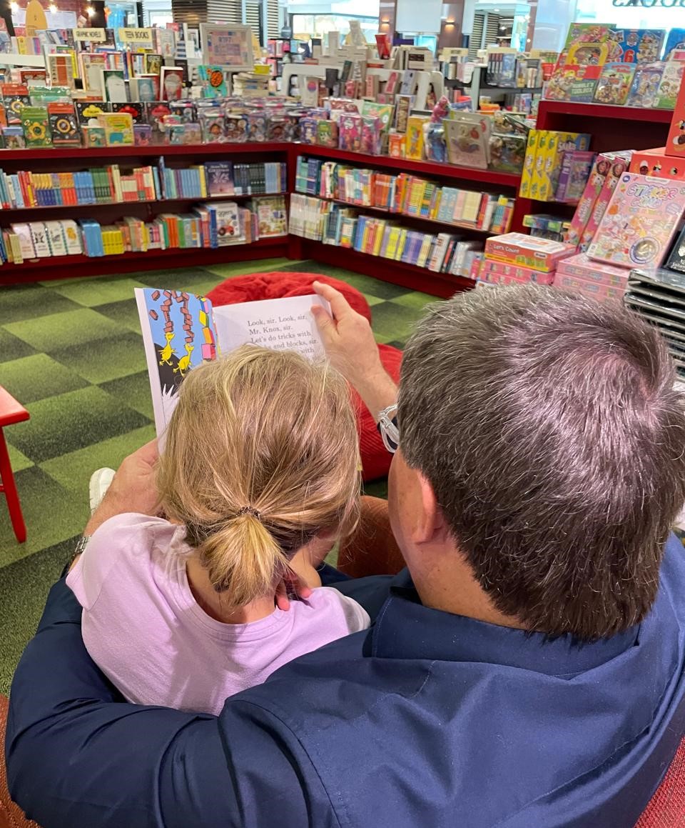 Keep the kids entertained this weekend with free eBooks from our online library!

Access the virtual library here: bit.ly/372XTYl