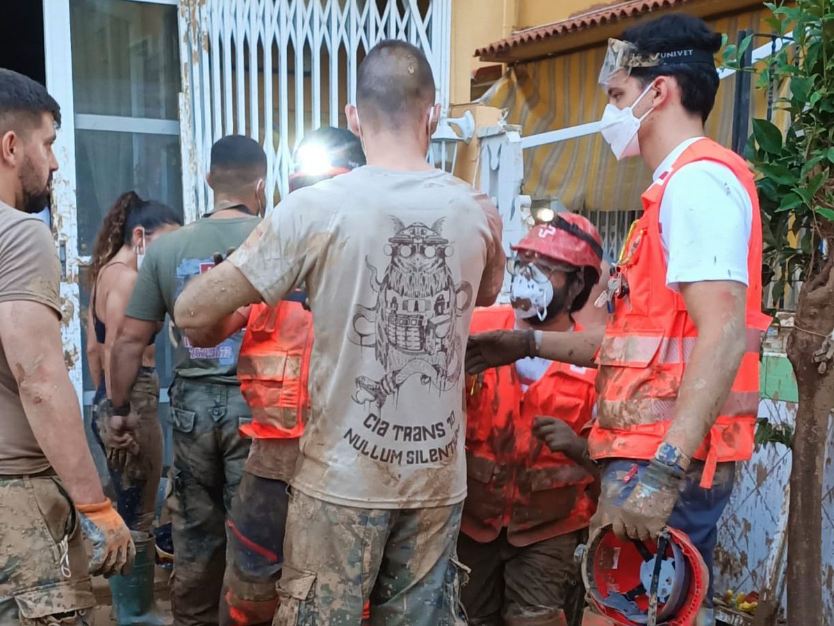 CruzRojaCoruna's tweet image. Seguimos en Valencia.
#EnTodasPartes, sin filtros ni condiciones.
#GraciasVoluntariado🤎