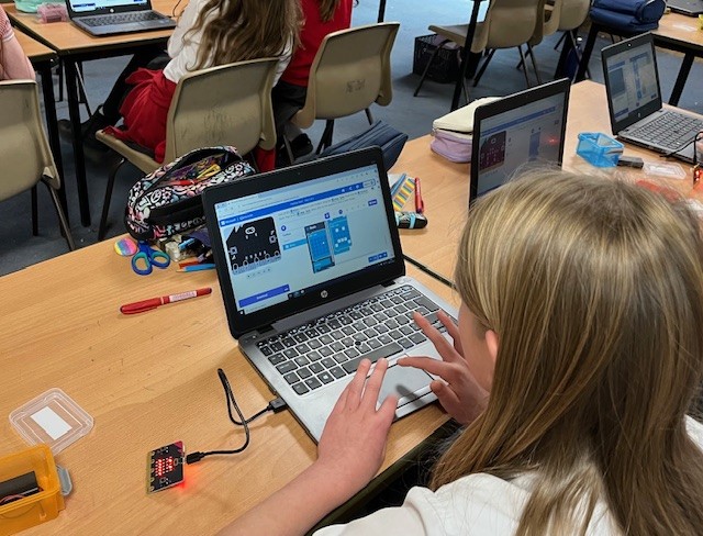 BarleyHill_Sch's tweet image. The Year5 Digital Leaders had great fun learning to code with Micro:bits . They created some amazing LED displays #DigitalLeaders #CodingFun #Micro:bit