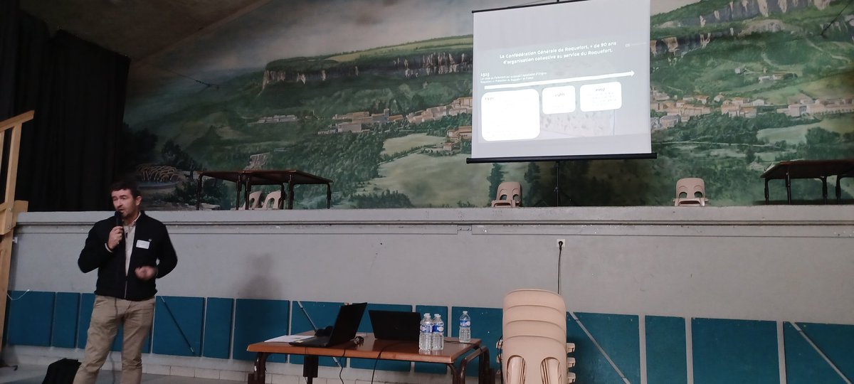 Traite_Idele's tweet photo. Aujourd'hui,  c'est la journée filiere @RoquefortAOP  à  Roquefort sur Soulzon. On parlera de #traite, de tank à lait et de formation de mousse en traite ovine avec les 150 participants du jour. @InstitutElevage https://t.co/gmFjsvIjGY
