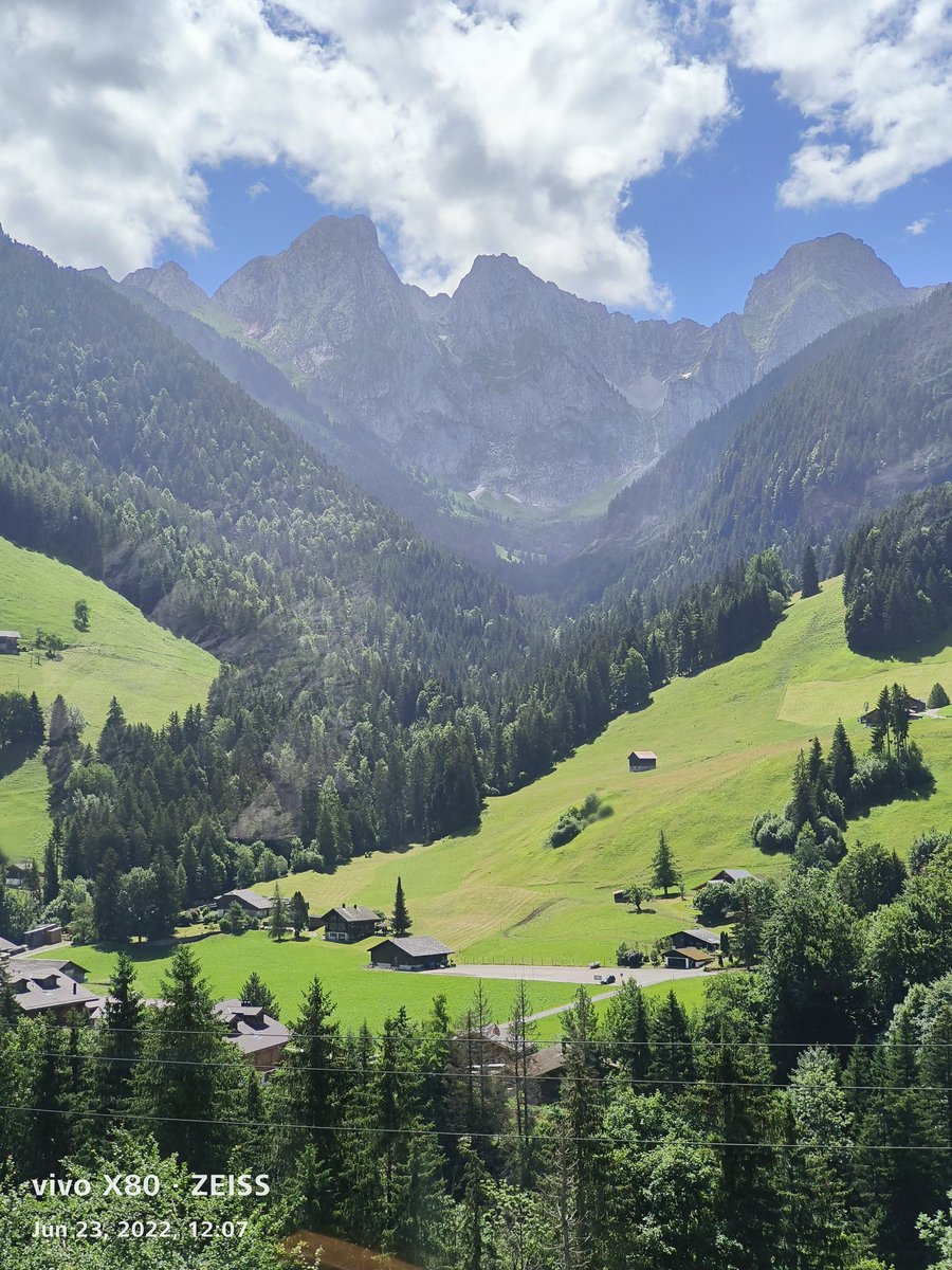 postcardsbySJ's tweet photo. Swiss beauty 🇨🇭🖼️🗻

#travelblogger #TravelGoals https://t.co/wANQBTS5s6