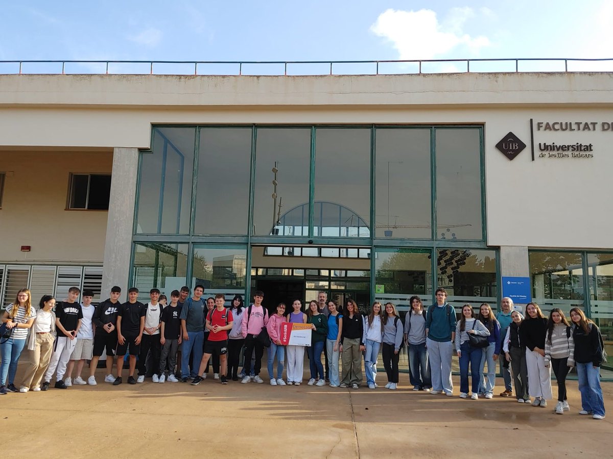 PortUIB's tweet image. Aquesta setmana hem començat les pràctiques al laboratori #DemoLab amb l'objectiu de fomentar l’interès per la #ciència entre els estudiants de 4t d’ESO i 1r de batxillerat 🧪🧫🔬🦠⚛️
seras.uib.cat/demolab_demote…
#SeràsUIB