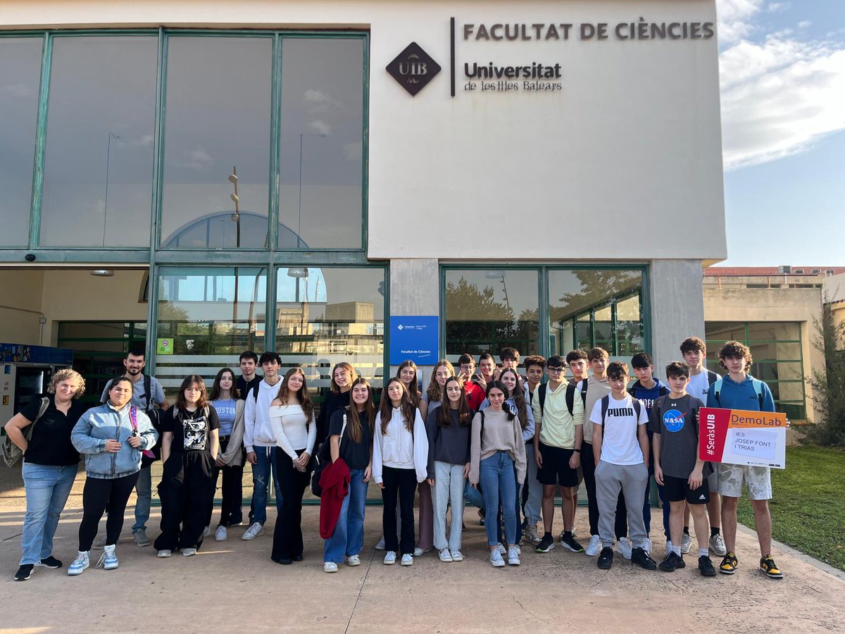 PortUIB's tweet image. Aquesta setmana hem començat les pràctiques al laboratori #DemoLab amb l'objectiu de fomentar l’interès per la #ciència entre els estudiants de 4t d’ESO i 1r de batxillerat 🧪🧫🔬🦠⚛️
seras.uib.cat/demolab_demote…
#SeràsUIB