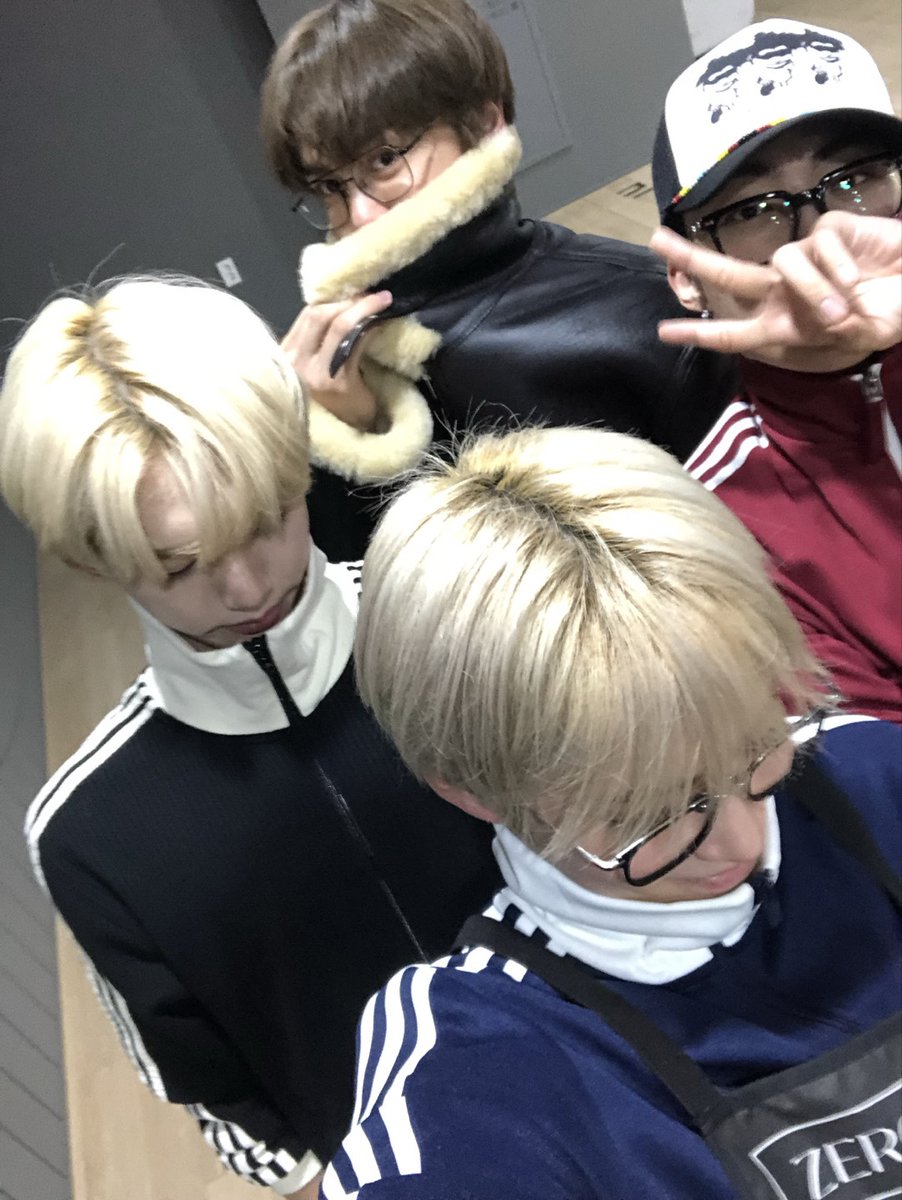 ZB1_official's tweet photo. _💌

제로즈~🌹
요즘 MAMA 준비하고 있는데 
울 제로즈들도 기대하고 있죠?

더 멋있는 퍼포먼스 보여주기 위해서 
열심히 연습하고 있으니까! 

MAMA때 꼭 만나요💌

#ZEROBASEONE #ZB1 #제로베이스원 
#SUNGHANBIN #성한빈 https://t.co/skPd79vlli