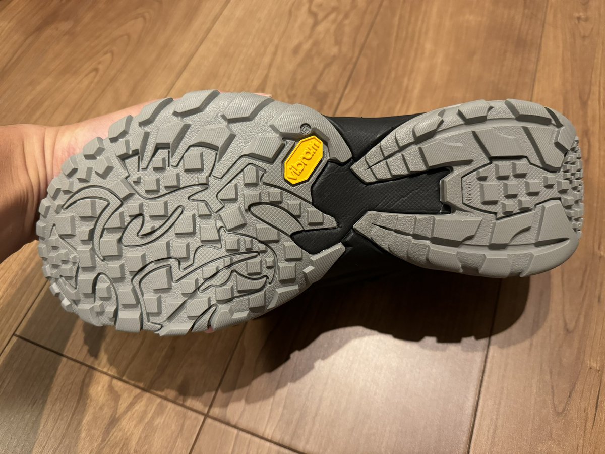 rarikuma1995's tweet image. 俺の手元にもあの靴が届きました👞
もう見た目からカッコイイ！！
これで土曜日サバゲー行きます👍
早く走りてー🏃💨
#laylax   #danner   #サバゲー