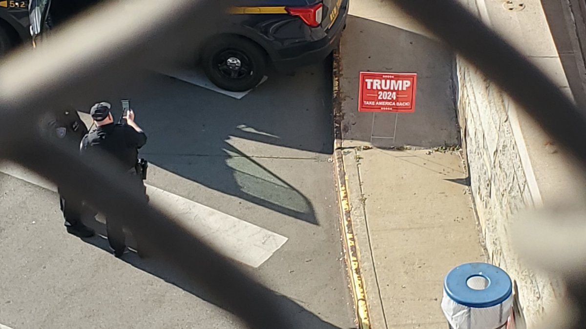 alter_spaces's tweet photo. Hi @mta and @mtaoig , is it against the law for @MTAPD officers to put up campaign signs on MTA property? Because it looks like someone with access to restricted areas did so at the Queens Midtown Tunnel (pics taken 11/6). https://t.co/kyyFxDWqr9
