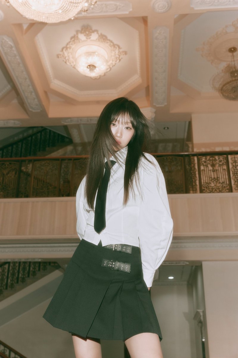 deukaehap's tweet photo. jungeun really got the most insane aura in izna like omg !?!?!? https://t.co/nSP00mcfZW