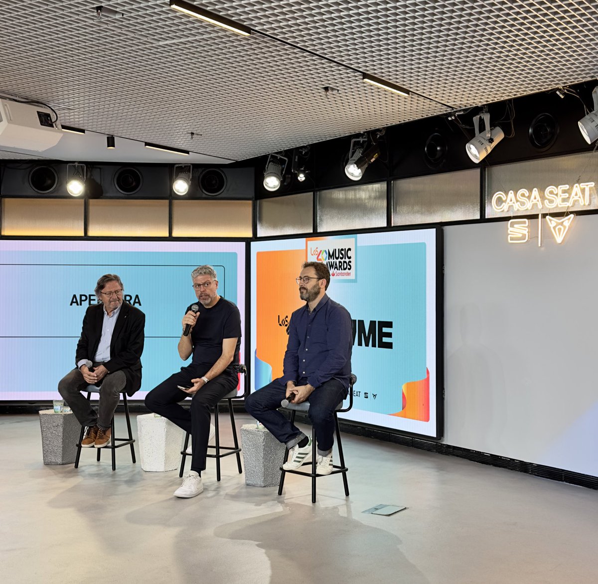 Comienza LOS40 Talks x <a href="/BIMEnet_/">BIME</a> , una jornada destinada a los profesionales de la industria musical como parte de la #MusicWeek de #LOS40MusicAwardsSantander 🎶 
🎙️ <a href="/vicent/">Vicent</a> Argudo 
📍 #CasaSeat