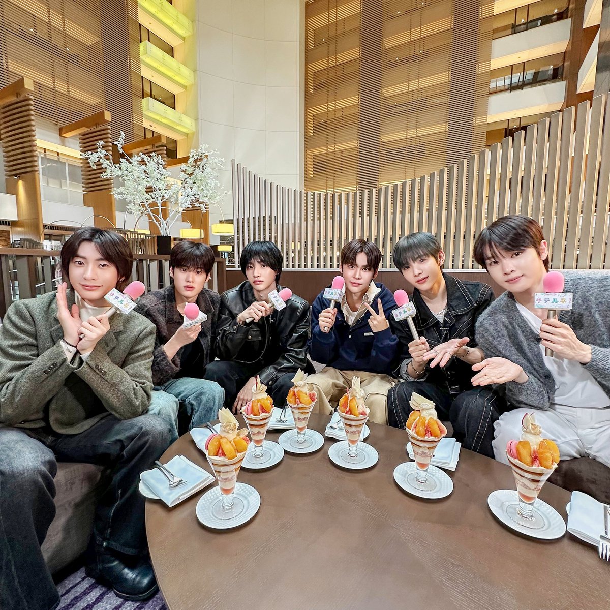 oricon's tweet photo. 📺11日放送『ZIP!』「キテルネ!」コーナー

RIIZE、日本初リポートに挑戦❗
品川のホテルから季節のりんごスイーツ紹介
https://t.co/pth9InQcxL

#RIIZE @RIIZE_JPN https://t.co/lT2zbcUuX6
