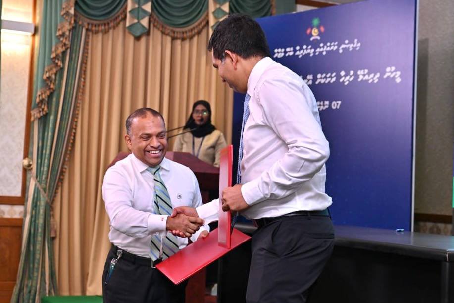 presidencymv's tweet photo. President Dr @MMuizzu attends the MoU signing between @MoEDmv and @mibmv to introduce ATM services across various regions of the Maldives. This initiative will enhance convenience for the Maldivian community and support local businesses by providing greater access to banking services.