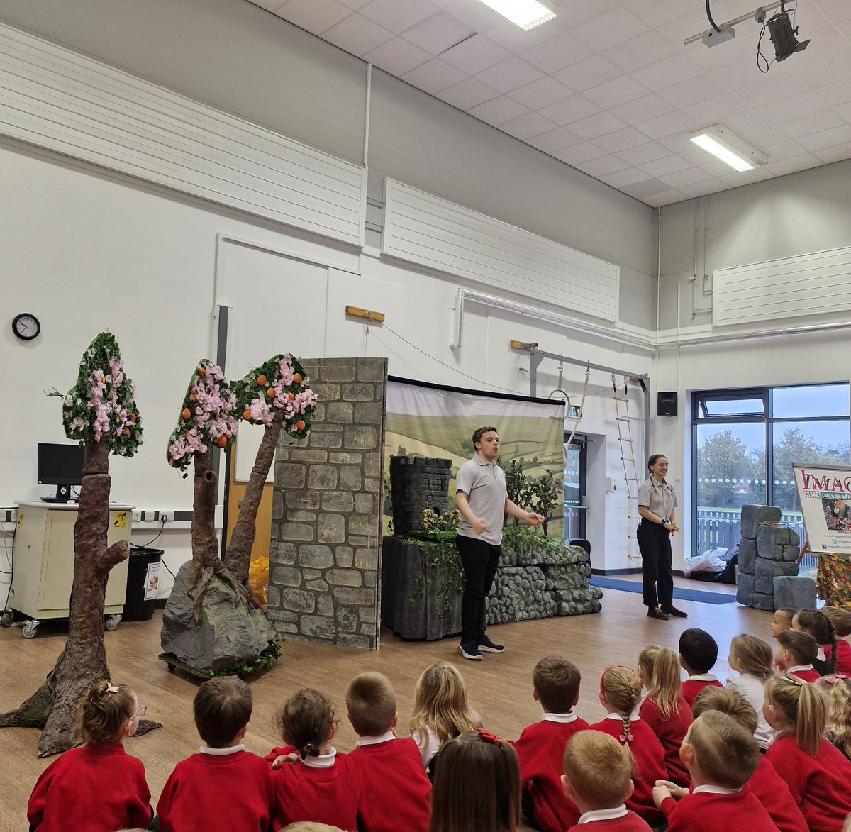 Huge excitement this morning as we start to watch our visiting production of The Selfish Giant with <a href="/imagetheatreuk/">Image Theatre</a> #delightandjoy <a href="/PrimaryGreat/">Great Coates Primary</a>