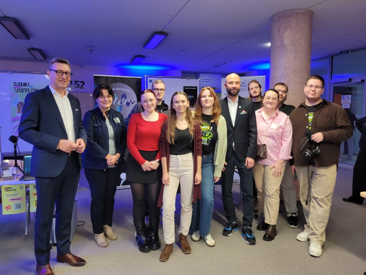 DziKS_UWM's tweet photo. Zapraszamy do naszego stoiska na Student EXPO 2024 do Biblioteki Uniwersyteckiej UWM. Przyjdź, zobacz i porozmawiaj o tym, jak możesz rozwijać swoje dziennikarskie pasje! #DziKS #UWM #Olsztyn https://t.co/huka9Ntxwy