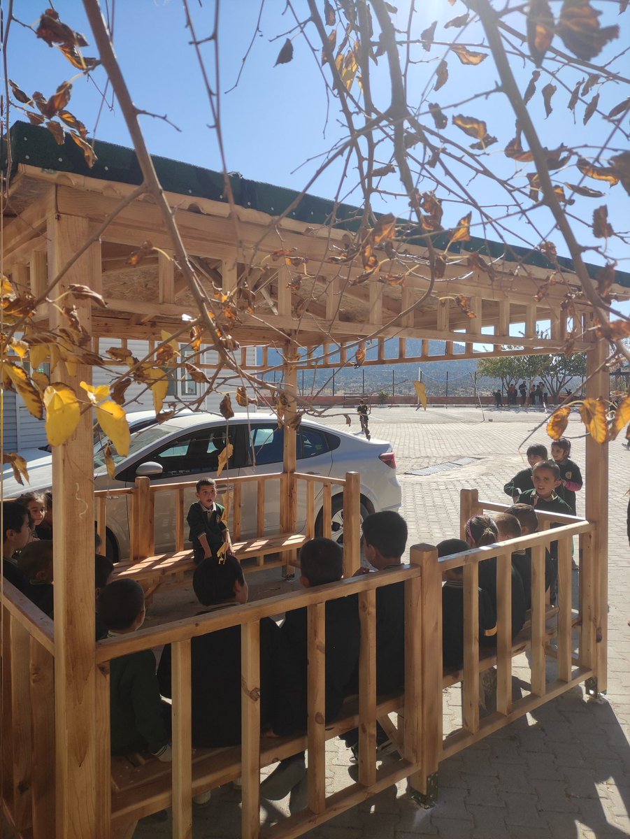 Okulumuz bahçesine kazandırdıkları kamelya için Gülnar Belediyesi'ne teşekkür ederiz.