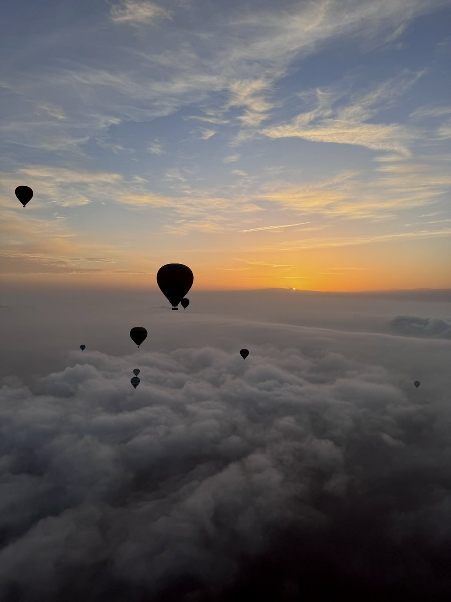 physicsforward's tweet image. Stories engage 💡 I went on a hot air balloon &amp;amp; was *petrified*! I noticed the pilot kept an eye on air temp inside so he could control things like height &amp;amp; speed. Can’t wait to share my terror &amp;amp; spice up some lessons on forces, pressure, &amp;amp; the atmosphere 🎈#physics #curriculum