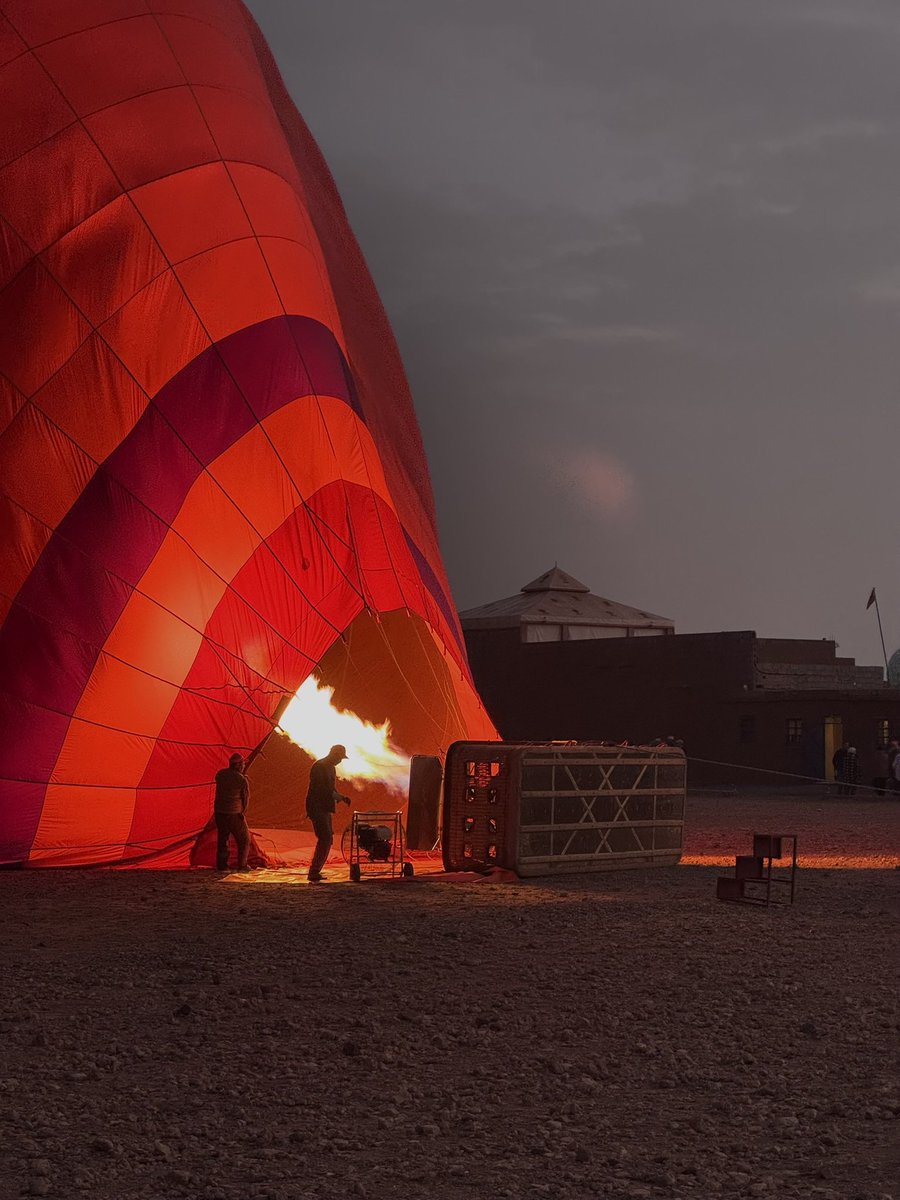physicsforward's tweet image. Stories engage 💡 I went on a hot air balloon &amp;amp; was *petrified*! I noticed the pilot kept an eye on air temp inside so he could control things like height &amp;amp; speed. Can’t wait to share my terror &amp;amp; spice up some lessons on forces, pressure, &amp;amp; the atmosphere 🎈#physics #curriculum