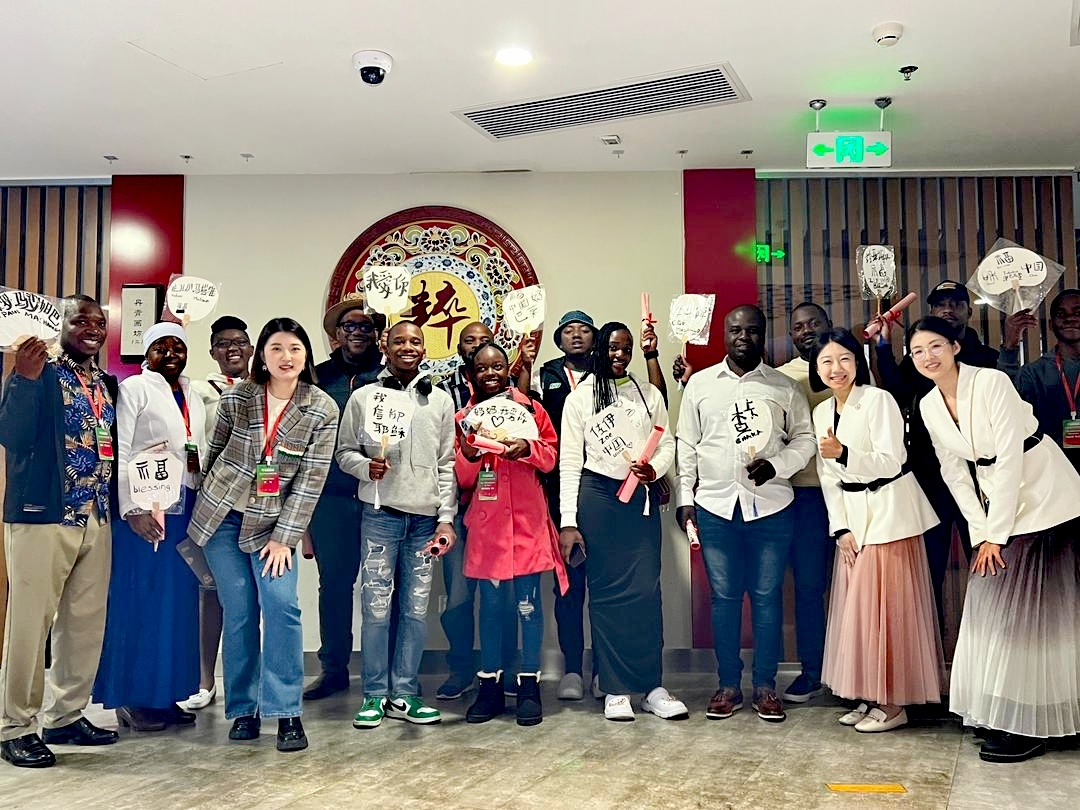 A 13-member Zimbabwean Youth Delegation, led by Hon. Kudakwashe Mupamhanga, Deputy Minister of Youth Empowerment, Development and Vocational Training, visited China from 26 Oct to 3 Nov. They toured various projects and sites, interacted with local governments, universities,