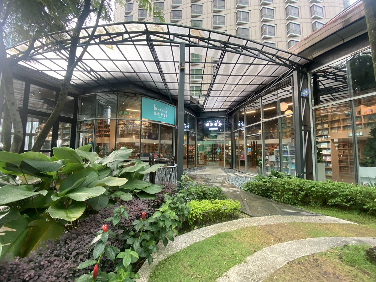 muthiaesfand's tweet photo. 🇲🇾 TOKO-TOKO BUKU DI KUALA LUMPUR, MALAYSIA 🇲🇾

📚 bookshop thread 📚 https://t.co/OSp5JbcIkS