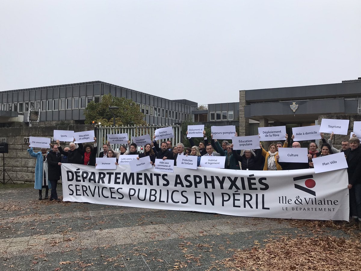 Action rare et symbolique des conseillers départementaux d’Ille-et-Vilaine, ce jeudi, dans le cadre d’une alerte nationale des collectivités locales quant à leurs finances. En Ille-et-Vilaine, il manque à ce jour 77 millions d’euros pour équilibrer le prochain budget 2025