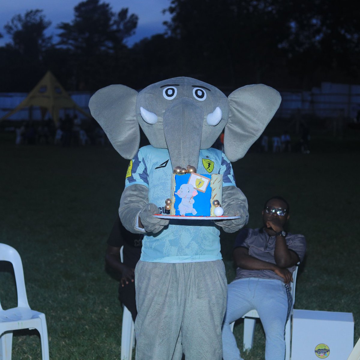 sc_kalele's tweet photo. Our sponsor @indulge_ug gifted us a cake to celebrate Akiiki’s birth—a beautiful start to a new journey.

In proud association with @CubeEngineers , @Nivana_Uganda #FlyPeacock.

#Road2Fortportal #SecundoKualele 

📸@MbanzAndre8 x @peakshots https://t.co/L5NOKMxZ5H