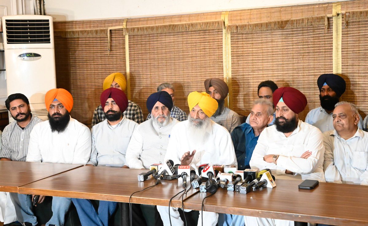 drcheemasad's tweet photo. SAD strongly supports the agitation started by Punjab University Bachao Morcha against conspiracies being hatched by Union & Punjab government to abolish the PU Senate. All political parties of Punjab must join hands leaving politics aside to save this premier heritage institution of Punjab.