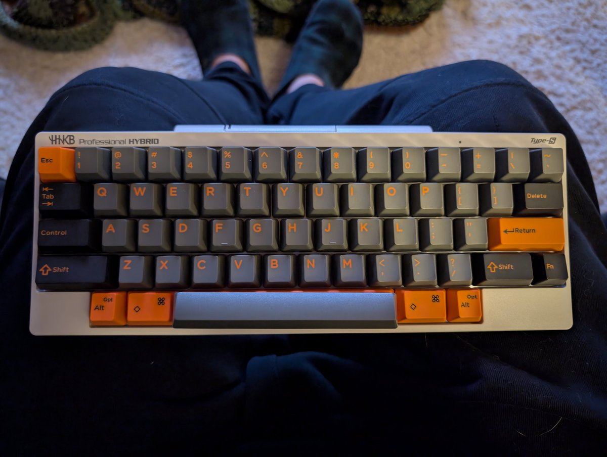 TheProfosist's tweet image. Keycaps for the @HHKB_US are fairly rare so I&apos;ve got the only other Domikey set I like. #TechPickups #TechPorn

I think I prefer a bit more color this time around! #MechanicalKeyboard #KeyboardEnthusiast